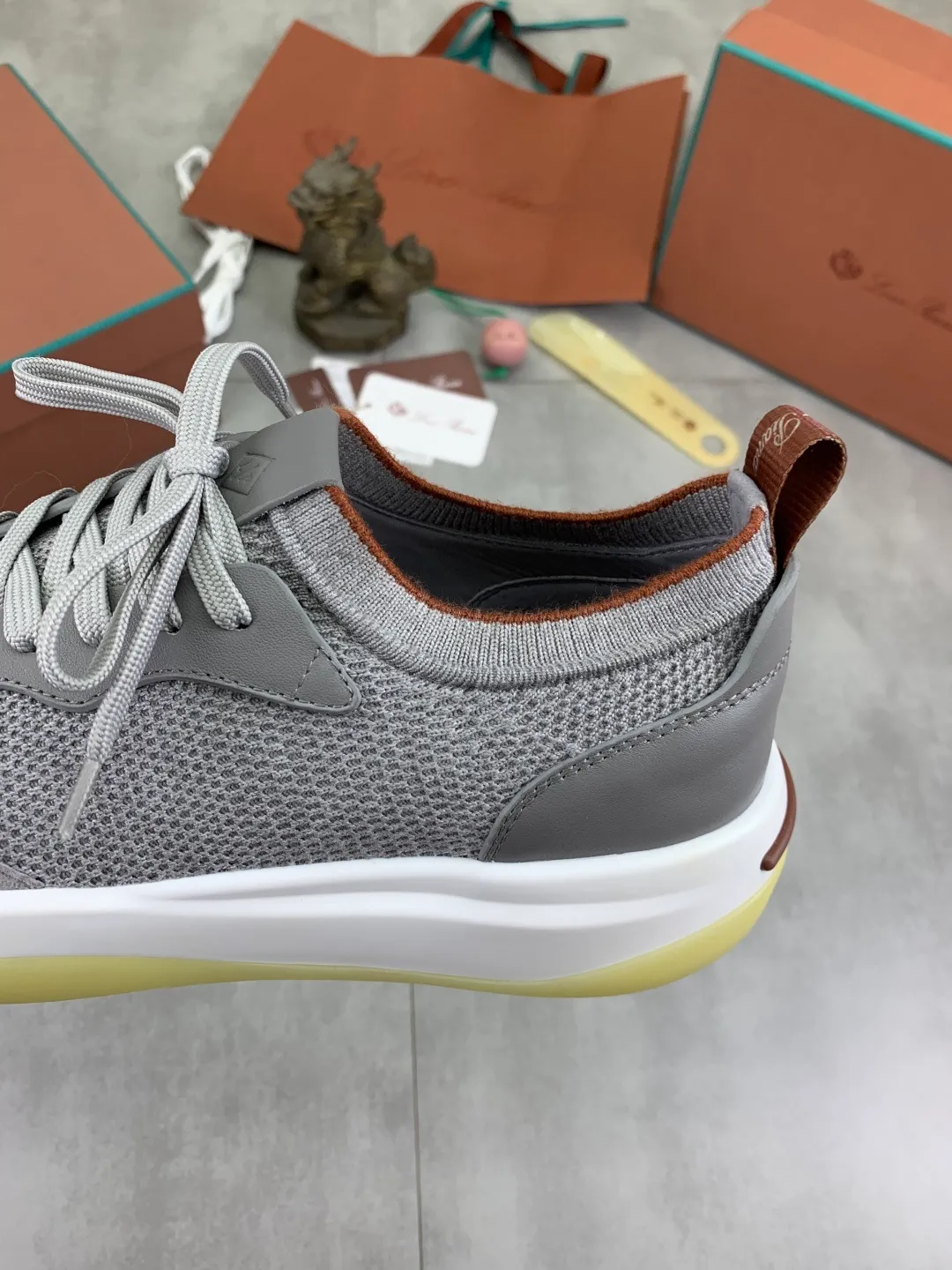 Men's Men's Shoes 💰P620 New 💰High Quality Latest Casual Shoes Loro Piana 💯Top Authentic Grade💯Buy the original 1:1 copy💯 Founded the existing Loro Piana company on April 24, 1924. It is now the sixth generation of family business, providing top quality products to customers who are discerning about taste and quality. Imported original fly woven fabric with cowhide fabric, plain calfskin lining, hand-stitched thread with cowhide feet, original packaging, code number: 38-44 (customized for 45 and 46), seven colors available